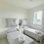 Stupenda Vista Mare, 10m Dalla Spiaggia, 8 Piano E P Privato