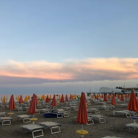 شقة Stupenda Vista Mare, 10m Dalla Spiaggia, 8 Piano E P Privato لينانو سابيادورو