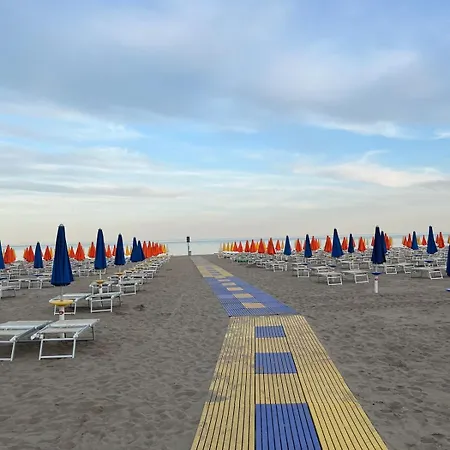 Stupenda Vista Mare, 10m Dalla Spiaggia, 8 Piano E P Privato Appartement