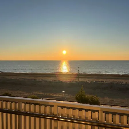 Stupenda Vista Mare, 10m Dalla Spiaggia, 8 Piano E P Privato *