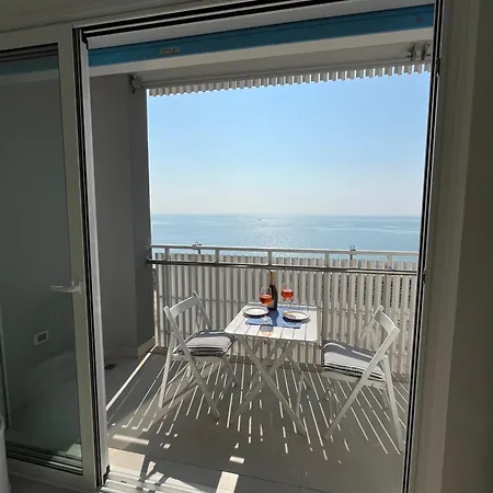 Stupenda Vista Mare, 10m Dalla Spiaggia, 8 Piano E P Privato Lignano Sabbiadoro