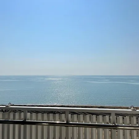 Stupenda Vista Mare, 10m Dalla Spiaggia, 8 Piano E P Privato