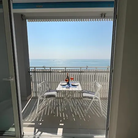 Stupenda Vista Mare, 10m Dalla Spiaggia, 8 Piano E P Privato
