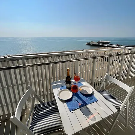 Apartamento Vista Mare A 10m Dalla Spiaggia, 8 Piano E Parcheggio Privato Lignano Sabbiadoro