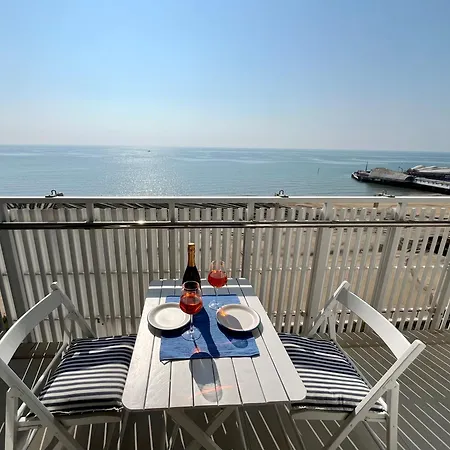 Stupenda Vista Mare, 10m Dalla Spiaggia, 8 Piano E P Privato *